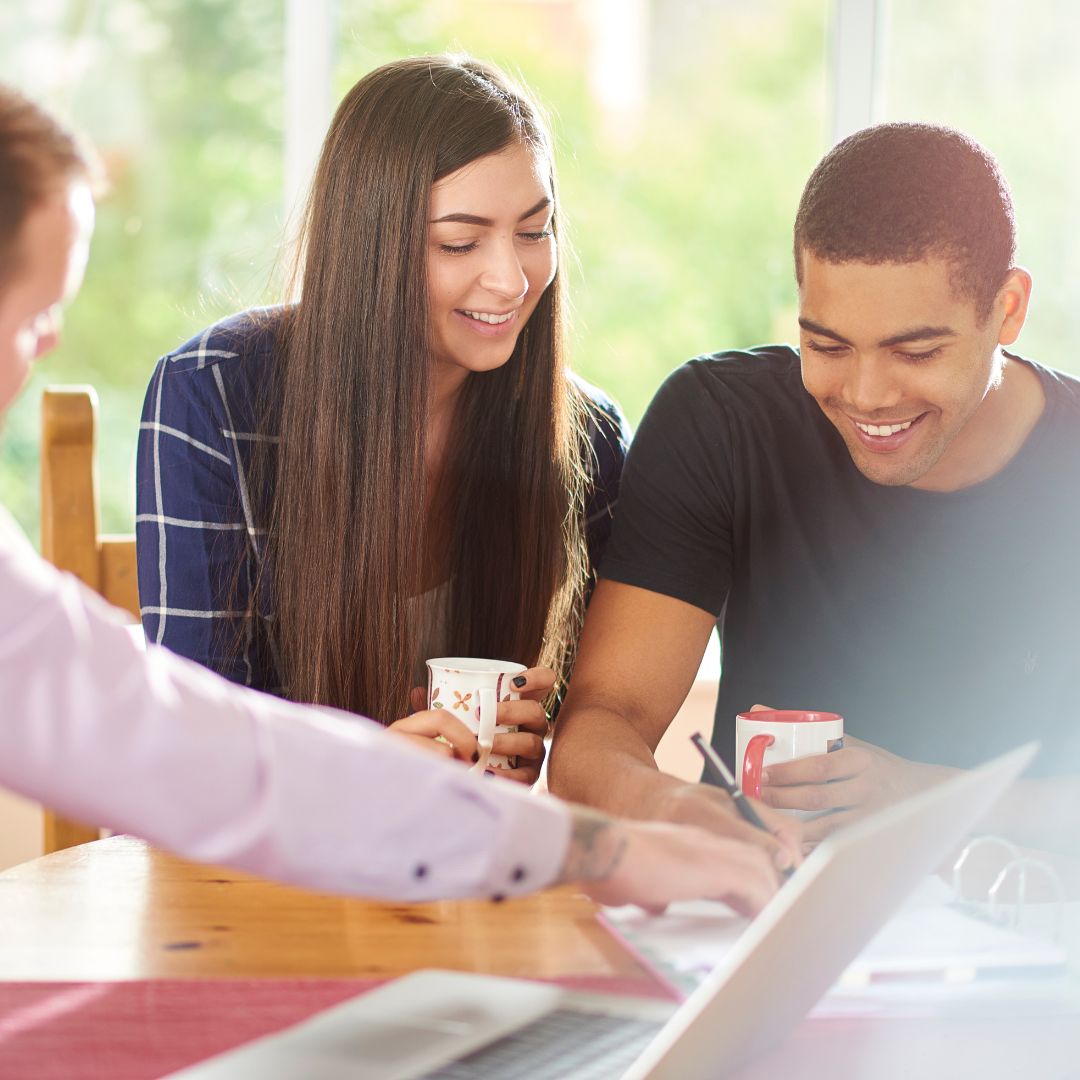 people signing a lease